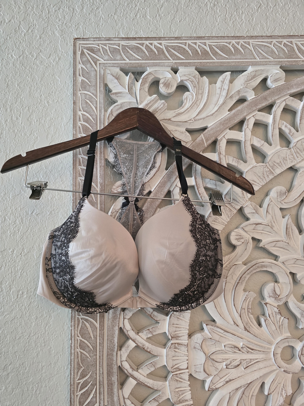 Victoria's Secret Women's Dream Angels Dotted Mesh Push-Up Bra Front Closure 36D